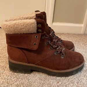 Women’s snow boots